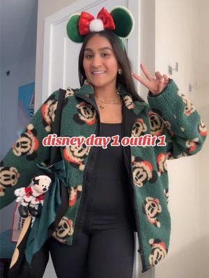 santa mickey is my fav🥹🎅🏽🐭❤️✨ #fyp #disneyfyp #disneyoutfit #disneyoutfits #disneyoutfitideas #disneyoutfitinspo #disneystyle #disneystylevibes #disneystyleinspo #disneystyleblog #disneystyleseries #disneycontent #disneycontentcreator #disneytok #disneychristmas #mickeysanta @Disney Store @Disney Style @Disney Parks @KACHOW VINTAGE 