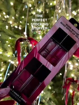 @e.l.f. Cosmetics does it again with this lip oil kit! The perfect stocking stuffer! The glow reviver lip oil glimmer is absolutely stunning and works as the perfect lip highlight for the holidays! At only $8 bucks it’s a steal! #elfcosmetics #elfingamazing #eyeslipsface #crueltyfree #vegan #stockingstuffers 