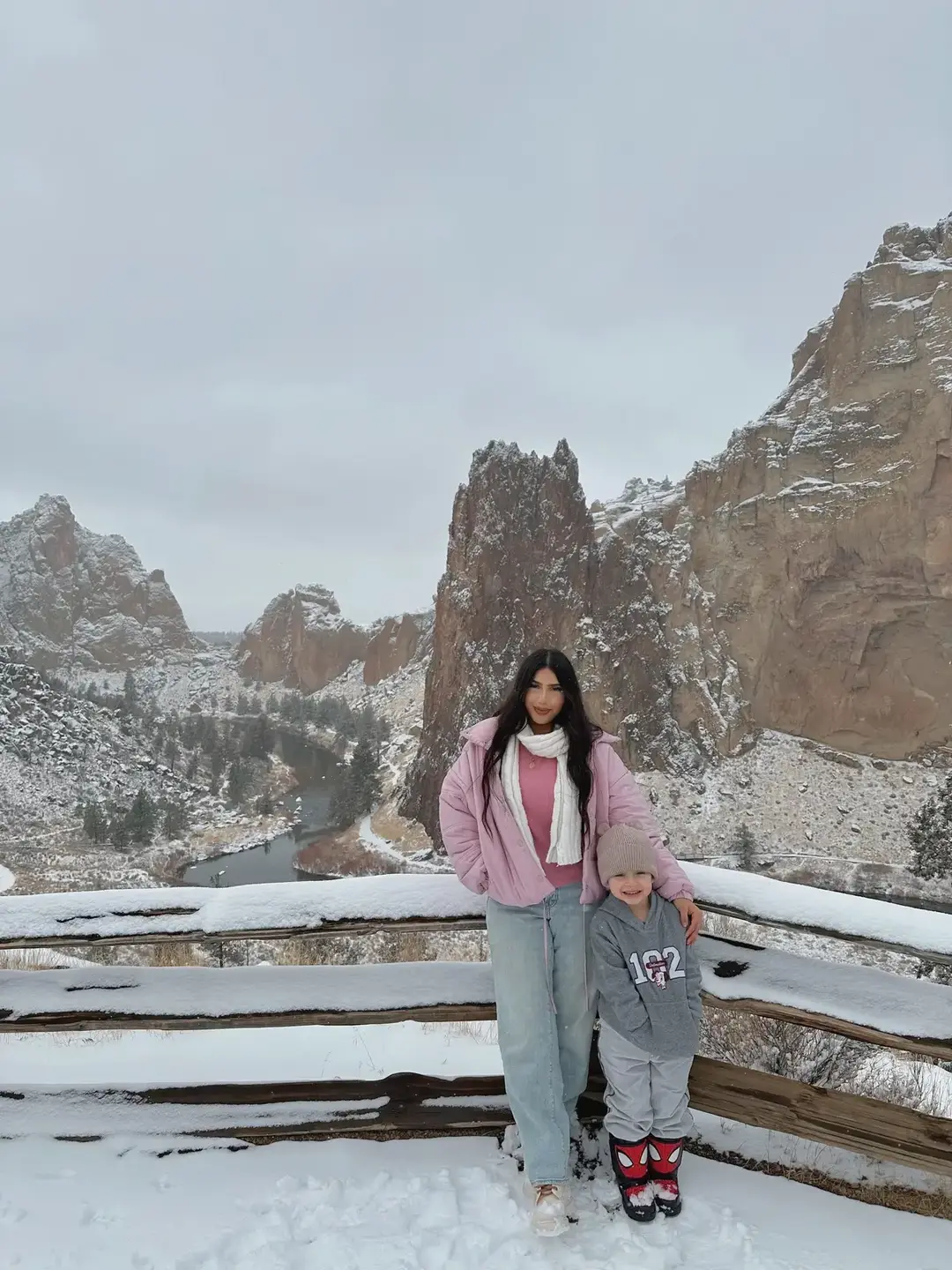 creating core childhood memories for my bb🤍🧸 #snowballfightagainsthunger #snowday #oregon #christmas #getawaytrip #fyp 