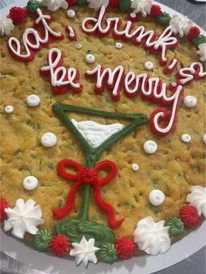 Eat, drink, & be merry🎄♥️🍪🤩 christmas cookie!!!! #cookiecake #shugslaurel #fyp #christmas 