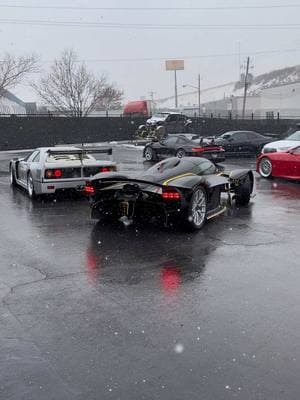 Had to tease this #supercar #valkyrie #astonmartin #carsoftiktok #snow #ferrari #f40