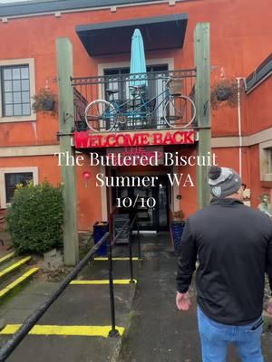 Check out this American Breakfast/Brunch restaurant in WA if you’re ever near the area 🤩🔥 I give it 10/10!  #thebutteredbiscuit #washington #breakfasttime #breakfastwithme #RestaurantReview #foodtiktok #fy #fyp 