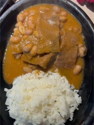 Bistec en salsa de jitomate con frijoles acompañados de arroz blanco. #bistec #bistecensalsadejitomateconarrozblanco #recetas #comidacasera #comoenelrancho #diaadia #comidamexicana #comidas #vidadiaria #encasa #lacomidadehoy #recetasmexicanas #carne #comidasaludable #comidaaltaenhierro #creatorsearchinsights #moneySavingTips #tiktokBusinessCampaign #savinghacks #howtostartsavingmoney