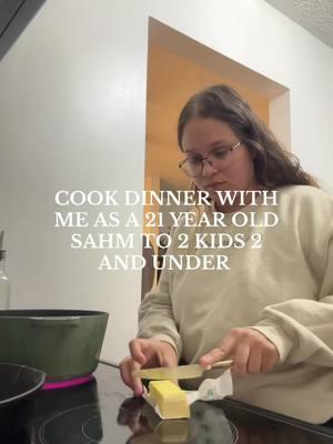 broccoli cheddar soup🥦🧀 i need new knives so bad omg this is painful to watch LOL #mom #momlife #sahm #sahmlife #MomsofTikTok #momof2 #toddler #toddlermom #youngmom #milso #dinner #dinnerfortoddlers #toddlerdinner #toddlerdinnerideas #toddlermeals #cooking #cookingdinner #DinnerIdeas 