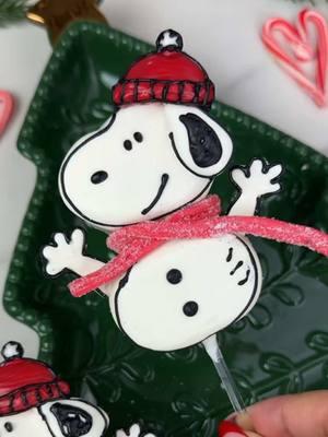 Snoopy snowman marshmallow pops! ☃️♥️ I dipped these in a 50/50 blend of @Stover & Company bright white sweet shoppe melting wafers and eleven o’one vanilla melting wafers. The hat is a red melting wafer that I cut with a round cutter. I piped the hands with chocolate on parchment paper. #marshmallows #marshmallow #marshmallowpops #chocolatecoveredmarshmallows #chocolatecoveredtreats #dippedtreats #snoopy #snoopychristmas #peanuts #peanutsgang #charliebrownchristmas #christmastreats #christmasbaking #christmasparty #christmaspartyideas #christmaspartyfood