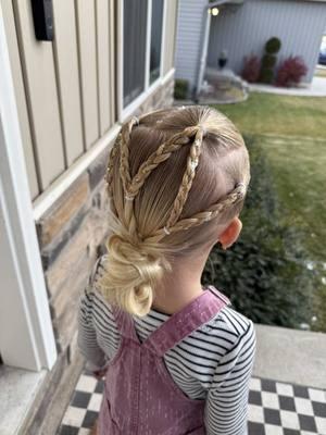 Day 12 ❄️ another year done! We did it! Finishing off with this cute snowflake inspired style!  #holidayhair #snowflakehair #trendinghair #12daysofhair #fyp #cutehair 