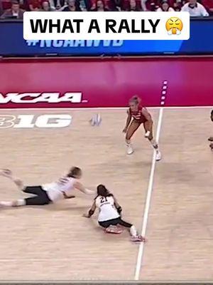 omg ‼️ #NCAAWVB x 🎥 ESPN2 / @Wisconsin Volleyball    #volleyball #rally #wisconsin #fyp 