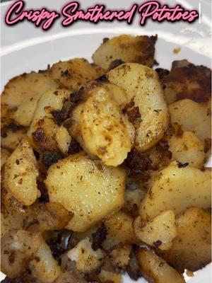 #CapCut Cripsy Smothered Potatoes are the best 🥹 #smorhered #smotheredpotatoes ##crispy #crispypotatoes #seasonedpotatoes #simplemeals #simplemealideas #sundaydinnervibes #sundaydinner #weekdaydinner #asethetic 