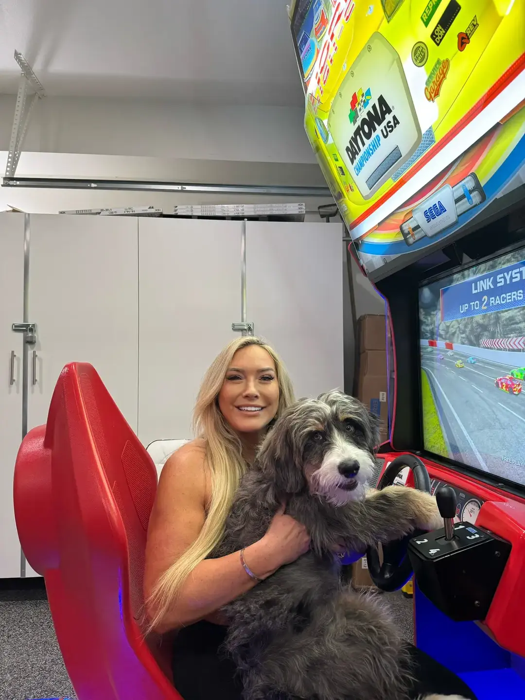 Did someone say race?  #arcade #arcadegames #bernedoodle #bernesemountaindog #merlebernedoodle #f1bernedoodle #smokeythebernedoodle #airbnb #dogarcade #racecararcade 