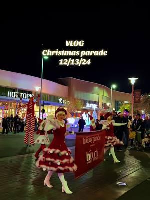 First time at a christmas parade ! Loved it! #lasvegas #christmas #parade #dancers #holiday #cheerful #santa #grinch #Vlog 