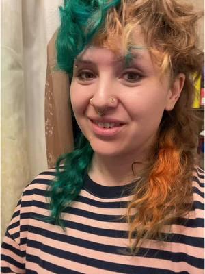 So basically what I was trying to say was… #mulletgirl #mulletforlife #mulletgirlie #idontknowwhatotherstupidhashtagstoput #arealiensreal #greenhair #punkycolor #twotonedhair 