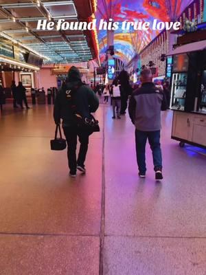 Ghere is someone for everyone 😅🥰 #gorilla #fremontstreetexperience #fremontstreet #viral #fypシ #funnyvideo #truelovestory #viral #funny #hugs #lasvegas #lasvegastiktok #fremontstreetlasvegas #fyp #foryou #divinequeens #explore #explorepage 