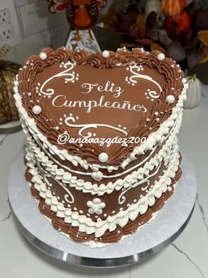 Pasteles en crema chantillí #cakedecorating #vintage #vintagecake #cake #tendencia #barro #gracias #pastelespersonalizados #anavazquez2000 