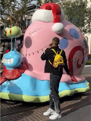 friendship begins with SpongeBob 💛 Snail carriage (a Garriage!) 👀 through Dec 15 #spongebob25 #christmas #unreal @Kittrell 