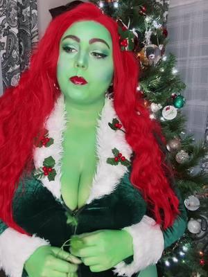 Goes well with green 💗💚 #ivy #harlivy #poisonivycosplay #cosplayer #christmas #christmascosplay #wicked 