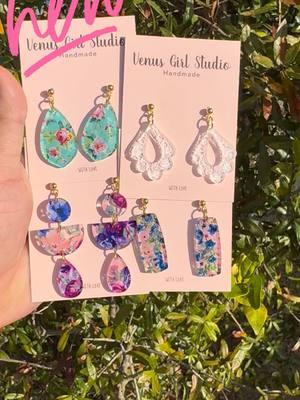 More beauty added to my Tiktok Shop. My Floral Acrylic Dangle Earring will be available at 10am EST during my Live. So come hoin me ❤️ Freebie stud with purchase during the LIVE 🤩🤩  #holidayearrings #giftsforher #clayearrings #clayjewelry #polymerclayearrings #fyp #HandmadeJewelry #polymerclay #statementearrings #backtoschool #teachersoftiktok #teacherearringcollection #teacherlife #holidaycountdown #holidayearrings #christmas #christmasearrings 