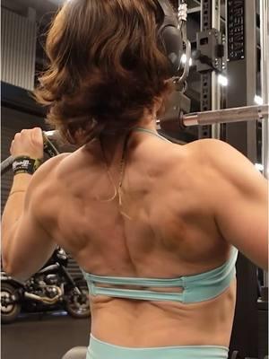 Back Gains never end🔪 #latpulldown #backday #gymgirl #bodybuilder #foryou 