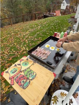 My family's love for @OLIPOP runs deep. Like, hands every guest a can at the door & makes Yeti pancakes for dinner kind of deep. What’s your favorite OLIPOP flavor? #olipoppartner