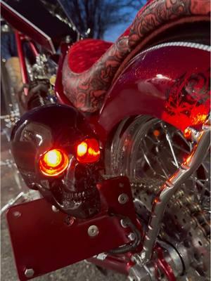 #wolfcustomsmotorcycles #hd #flake #skull #mementomori #wolfcustomsofficial #chopper #choppers #chopperlife #fyp #foryoupage #foryourpage #harleydavidson #harleylife #custommotorcycle #bikelife 