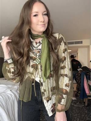 Happy saturday yall! 🤎💚 #westernfashion #westernstyleinspo #westerninfluencer #westernootd #nfrfashion #nfrfashioninspo #cowgirloutfit #graceemcreynolds #rafterarrowb #beagoodperson #giveallglorytogod 