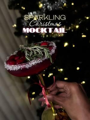 Sparkling Christmas Mocktail🥂🎄 #mocktail #christmasdrinks #christmasfood #winterdesserts #christmasideas  #fyp #foryoupage 