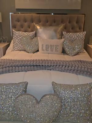 #beddingpolyestercomforterduvetinsert #sweetfurnitureplus  #whitecomforter #softcomforter #beddingsets #glam #glamdecor #blingpillows #rhinestonepillows #throwblankets #graybedroom #glambedroom #fyp 