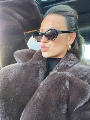 Wednesdays am i right #traffic #fits #xk #chanel #furcoat #OOTD #winterfashion 