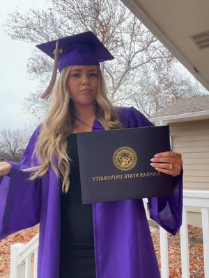 i did it 🍾🎓#graduate #collegegrad #kstate #likeitshard #ellewoods 