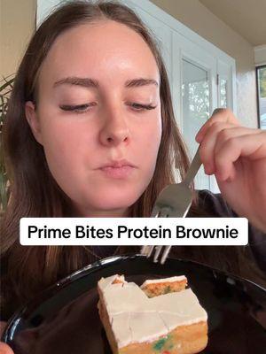 Before i tried these Prime Bites Protein Brownies i would never buy a protein cookie or a brownie because all of them are so gross and artificial tasting.  #primebites #primebitesbrownies #proteinbrownies #protein #TikTokShopYearEndSale #TikTokShopHolidayHaul #TikTokShopCreatorPicks #newyearnewaura #mademyyear 