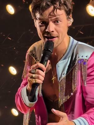 like cmon now #harrystyles #harrystylesconcert #loveontour2023 #fyp #hslot #kiaforumharryshouse #harryshouse #fypシ #hslotlanight15 #lot #harrystylesvideos 