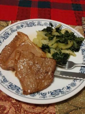 #Supper #fyp #FoodTok #yummy #steak #kale #zucchini 