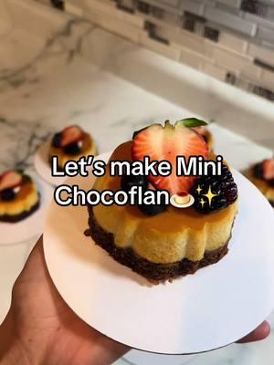 Lets make Mini Chocoflanes🍮✨ #chocoflan #minichocoflan #minicake #minis #chocolatecake #flan #flannapolitano #fruits #decoratedcake #SmallBusiness #fyp #fy 