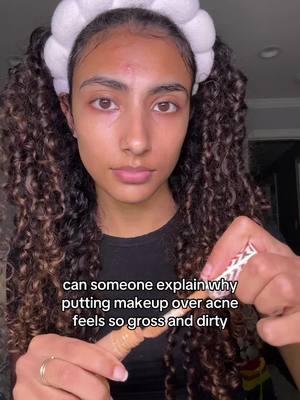 like it makes my skin crawl i hate it 😭 (also im not saying acne is gross or dirty. its normal and most people go through it. you are beautiful with and without acne) 🫶 #grwm #makeup #girls #females #acne #clearskin #pimples #breakout 