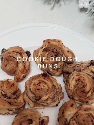 cookie dough cinnamon buns 🍪❄️ #christmasflavors #christmastiktok #christmastreats #christmascountdown #christmastime #asmr #holiday #christmasideas #cinnamonroll #cookies #cinnamonbuns #fypシ 