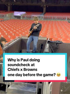 V: @Bernie Kosar Bro why is Paul there? 🧐 #chiefsvsbrowns #chiefsbrowns #swiftok #taylorswiftchiefsvsbrowns #swifties 