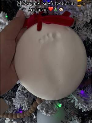 My babys frist christmas❤️🥺 #fyp #fypシ #babygirl #fypシ゚viral #teamwork #fypシ゚viral #christmas #footprint 