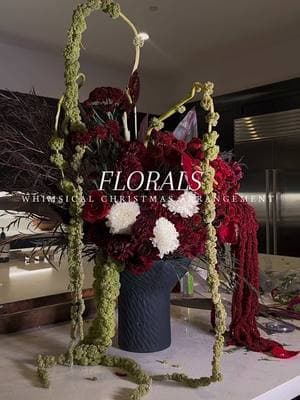 Do we want a tutorial? 🥀 #whimsicalaesthetic #whimsicalflorals #floraldesign #laflowers #christmasflowers #christmasarrangement #christmasfloralarrangement #christmasflowerarrangement 