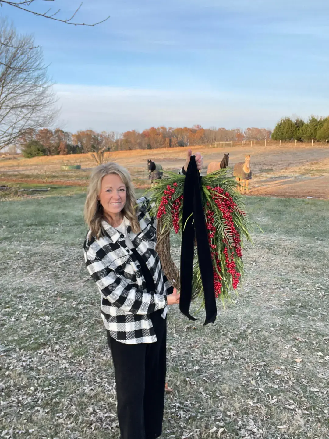 Happy Sunday! ☀️ Sharing the gorgeous Anna Wreath today because she was such a hit at the last market—she sold out in no time! 🖤 I’ll be creating a few new variations of this beauty so you can enjoy her charm year-round. Stay tuned for what’s coming next! ✨  #AnnaWreath #WreathGoals #YearRoundDecor #BarrelOfWreathsDesign #HandmadeWreaths #SmallBusiness #ChristmasDecor #farmhousedecor #homedecor #decor #wreath 