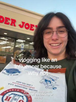 pretending to be an influencer - overstimulated vlog edition  #vloggingtime #overstimulatedbrain #overstimulatedgrocerystore #dailyvlogging #goodwillfinds 