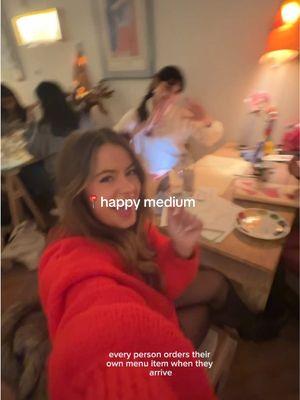 highly recommend checking out 📍happy medium art cafe! its on the second floor and it is the perfect activity to do— whether it be girls night or date night. such a creative space and i will definitely be going back 🎨 #happymedium #artcafe #thingstodoinnyc #nyc #soberactivities #nycactivities #happymediumnyc #happymediumcafe 