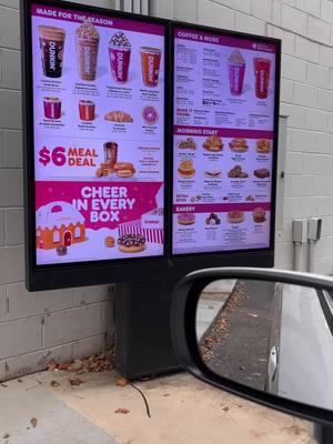 Another spot i love to go for breakfast #Dunkin #avocadotoast #strawberryrefresher 