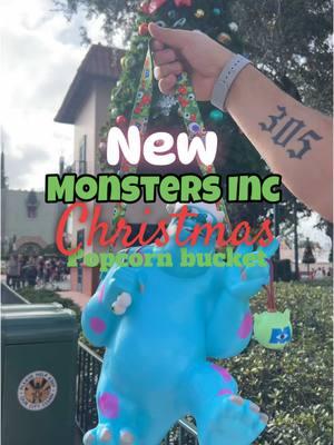 Sully and mike 🩵💚 #hollywoodstudios #mikeandsully #monstersinc #disneyworld #wdw #disneypocornbucket #disneyparks #letsgotodisney #wdwpassholder #passholderlife #disneychristmas 