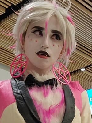 gaged......he was not expecting that roast lmao  #cosplay #fyp #hazbinhotelcosplay #twincitiescon #angeldust #angeldustcosplay #angeldusthazbinhotel #angeldusthazbinhotelcosplay #hazbinhotel #huskerdust #lgbtqplus 