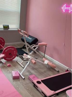 Pink at home gym vibes 😍🩷 pink gym equipment 💞🏋️‍♀️ #pinkgym #pinkgymoutfit  #gymathome #pinkfinds #pinkbedroom 