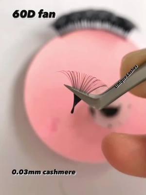 Pinch lash fans own! 60D fans!  #sevenlash #pinchlashes #makefanshappy #lashfans #lashfansmadebyme #lashtech #lashbeginners #eyelashextensions #lashtweezers 