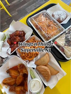 Finally checkjng out Wingz n Things in Sayerville NJ! #eatingshow #mukbangeatingshow #foodreview #friedfoods #halalfood 