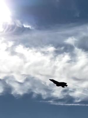 #f35 #f35a #f35lightningii #usaf #usairforce #trend #trending #fyp #viraltiktok #viralvideo #miltaryaviation #militaryaircraft 📸:@AltitudeSlugs 