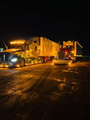 Seguimos modulando el comboy de lujo pa la parte norte@El_chanatillo🐦‍⬛ #kenworth #w900 #t680  #trailerosmexicanos🇲🇽💯😎 #trending #trailerosdecorazon #trailerosdealtorango #chanate_transport #washingtoneros🍎 