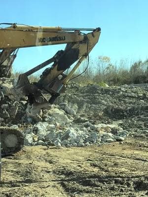 Pt. 2 of fhe raggedy machines 🤣 #komatsu #excavator #orange #wornout #holyshit #operator 