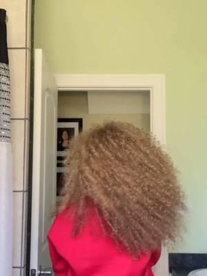 Watch my ✨forced✨ curly hair air dry #type3hair #type3curls #3bhair #3chair #blondecurls #blondecurlyhair 